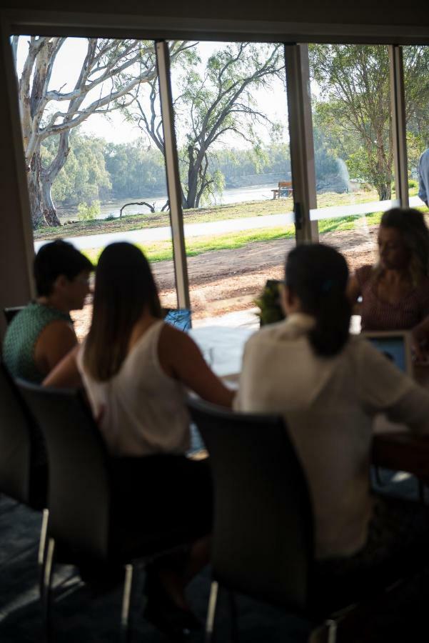 Cadell On The Murray Motel Moama Exterior foto